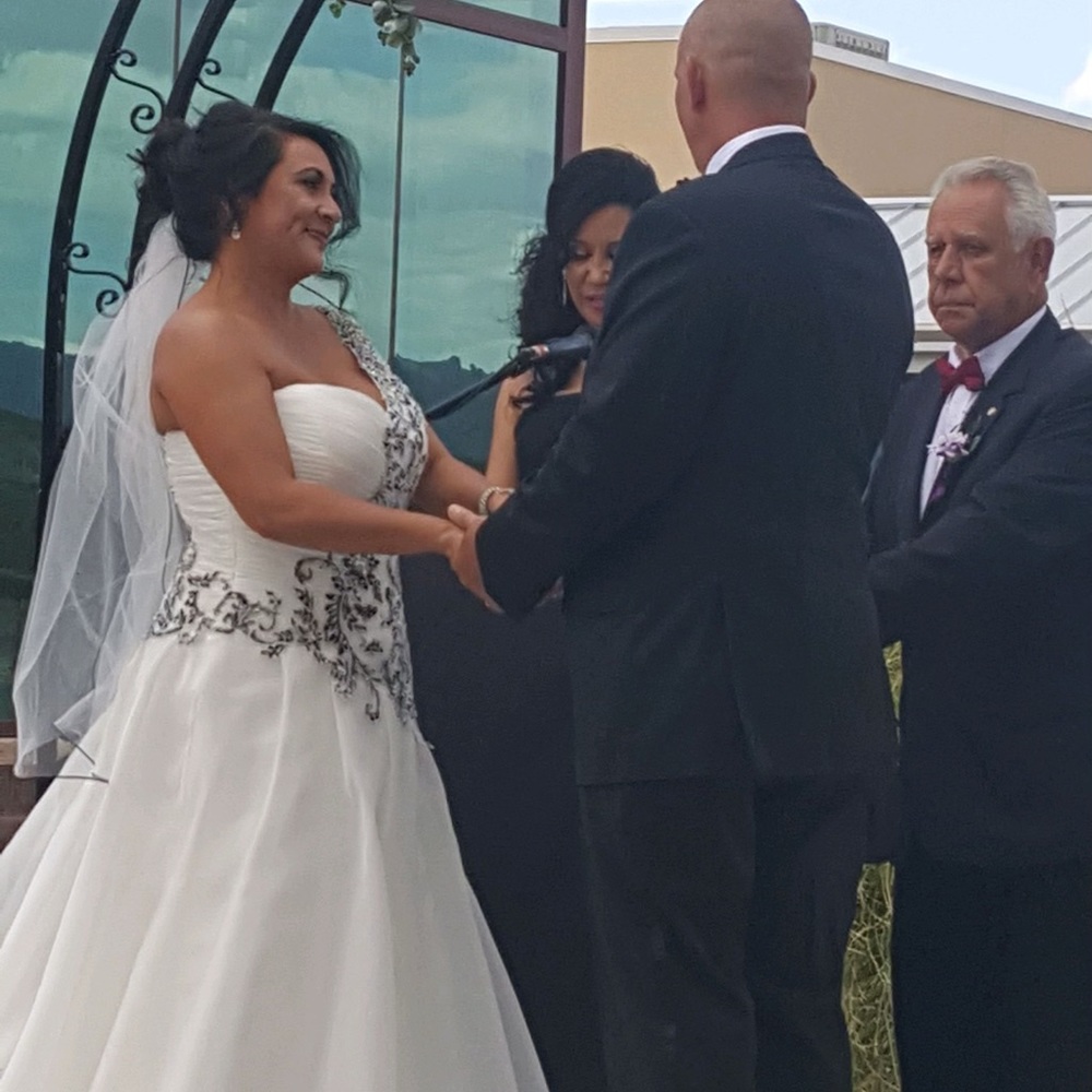 Wedding bundles. I will add the rest in another post. Selling all for 2000 - Picture 16 of 16